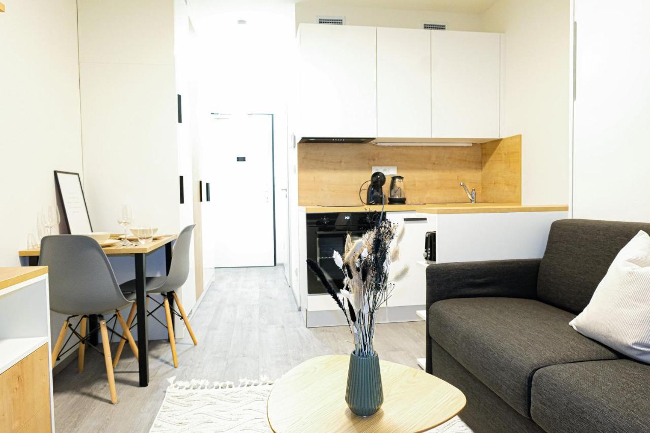 Mymozart Apartments Prague By Rentero Property エクステリア 写真